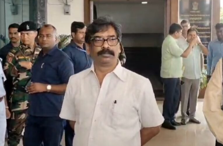 हेमंत सोरेन का बड़ा बयान: ‘सरकार के दरवाजे सबके लिए खुले’, छात्र आंदोलन पर जल्द ठोस समाधान के दिए संकेत।