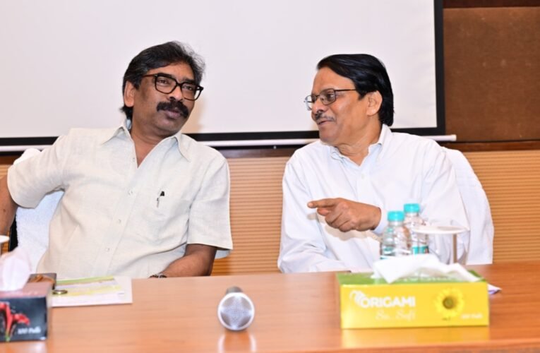 झारखंड विधानसभा के मानसून सत्र को लेकर सत्ता पक्ष की रणनीति बैठक, मुख्यमंत्री हेमन्त सोरेन ने की अध्यक्षता
