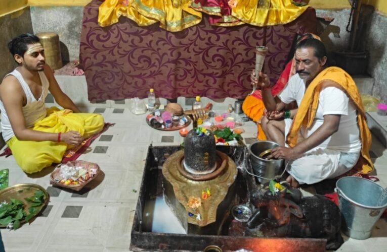 Siddheshwar Mahadev Temple and Kelaghat tourist spot in a state of neglect; dilapidated roads and lack of proper facilities compound the difficulties.