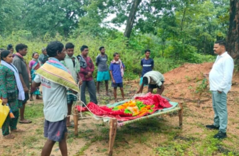 Wild elephant on a rampage in Simdega: After demolishing a house, it chased down and trampled a 66-year-old villager to death on the spot.
