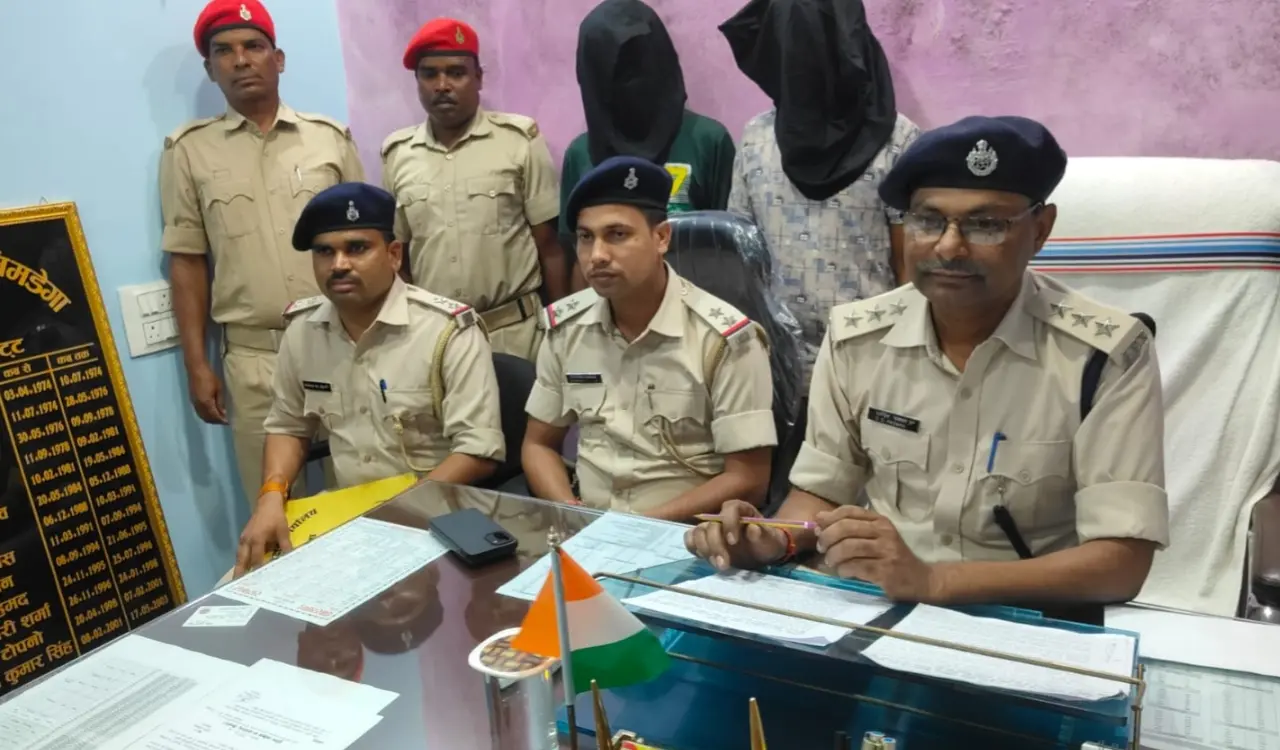 Attempt to smuggle cattle foiled; two smugglers arrested, 12 cattle recovered.