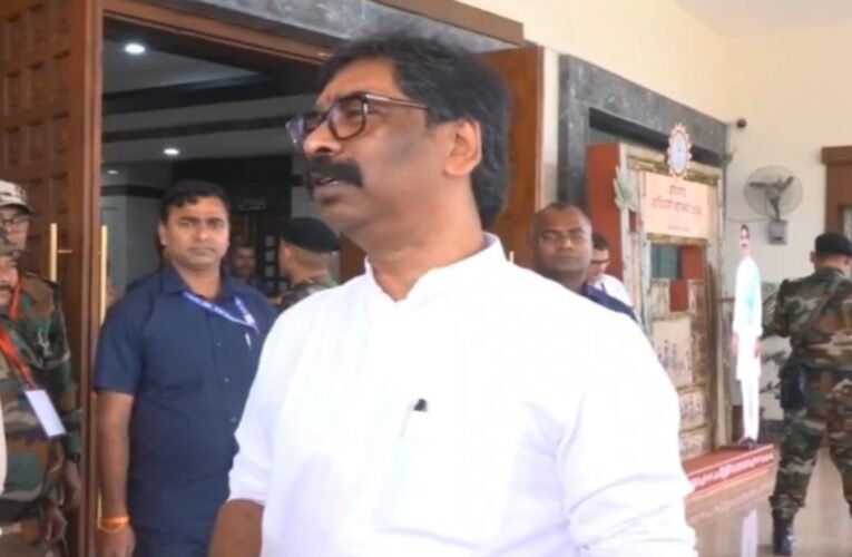 Chief Minister Hemant Soren said—"Listening to students, standing with students."