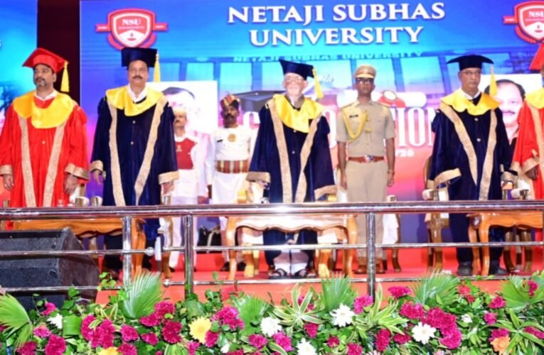 नेताजी सुभाष यूनिवर्सिटी के दीक्षांत समारोह में राज्यपाल बोले- डिग्री अंत नहीं, नई यात्रा की शुरुआत