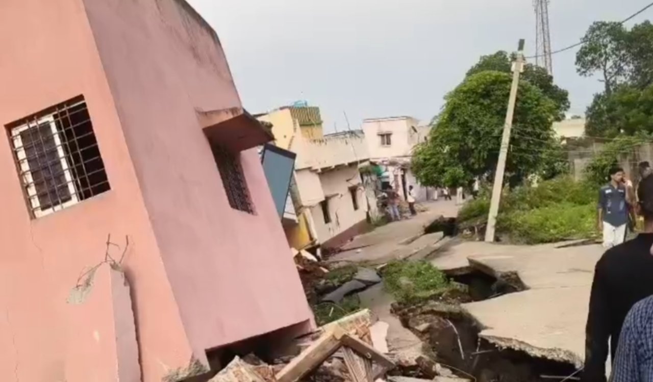 Land subsidence strikes Chhatabad again; a dozen houses collapse, leaving residents in a state of panic.
