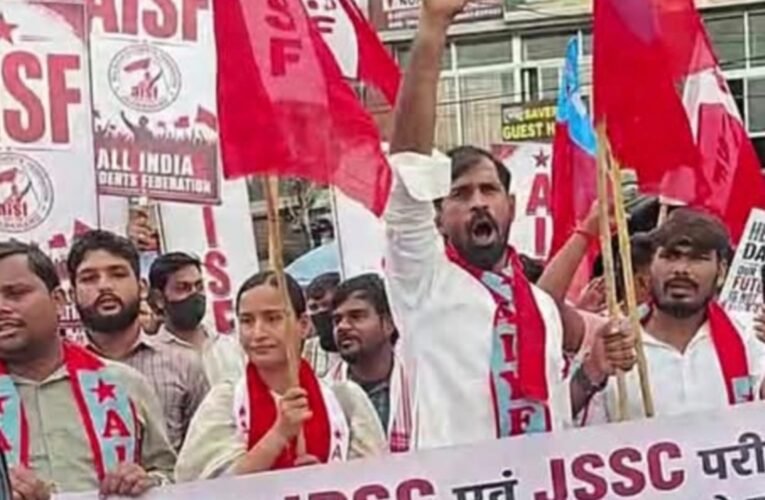 Students and youth protest demanding transparency and time-bound recruitment in JPSC; warn of intensifying the agitation.