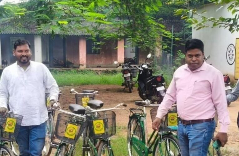 Uproar over defective bicycles: Public representatives halt distribution; students to receive bicycles only after repairs.