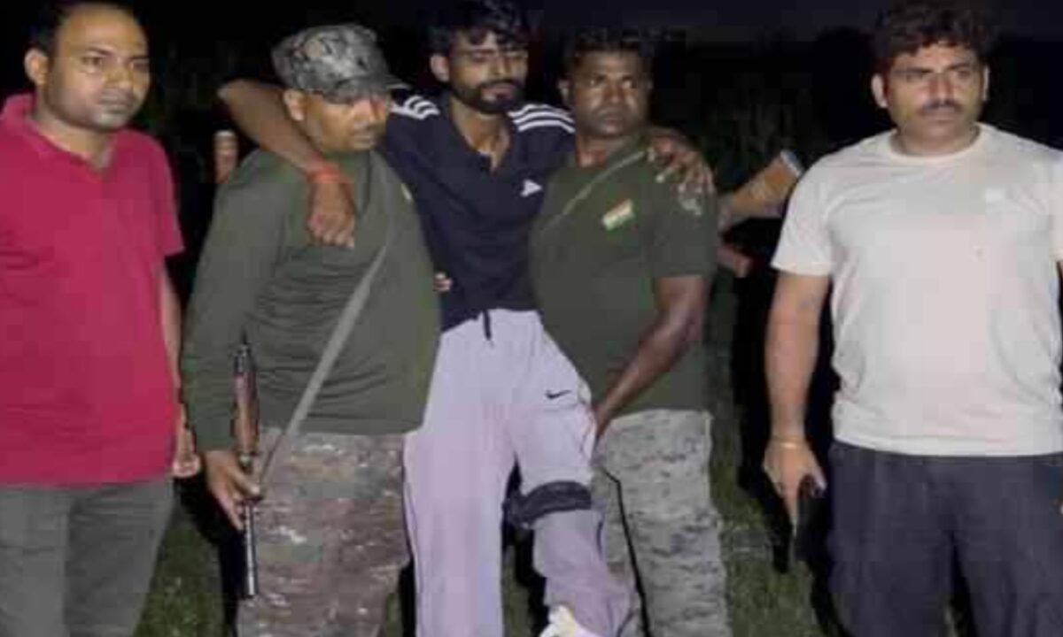 Ankit Pandey, a henchman of the Prince Khan gang, sustains a leg injury; wounded in a 'half-encounter'.