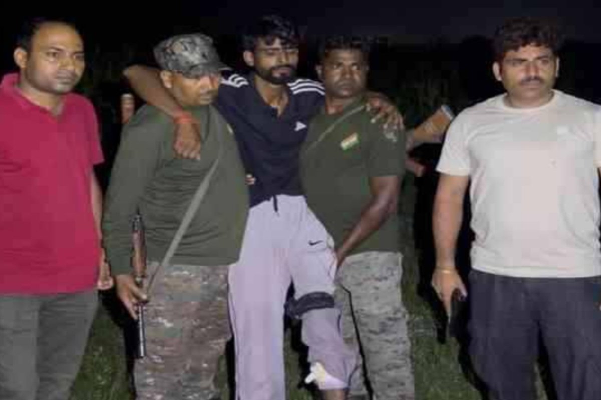Ankit Pandey, a henchman of the Prince Khan gang, sustains a leg injury; wounded in a 'half-encounter'.