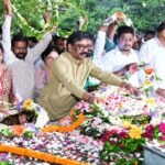 शहीद निर्मल महतो की शहादत दिवस पर उलियान पहुंचे CM हेमंत सोरेन, बोले- ‘जब तक चांद-सूरज रहेगा, निर्मल महतो तेरा नाम रहेगा’ CM Hemant Soren visited Uliyan on the martyrdom anniversary of Shaheed Nirmal Mahto and said, "As long as the moon and sun exist, your name, Nirmal Mahto, will endure."