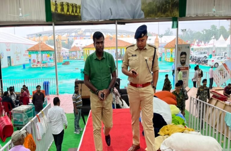 आदिवासी महोत्सव से पहले मोरहाबादी मैदान का निरीक्षण, सुरक्षा और ट्रैफिक व्यवस्था को लेकर डीसी-एसएसपी ने दिए निर्देश