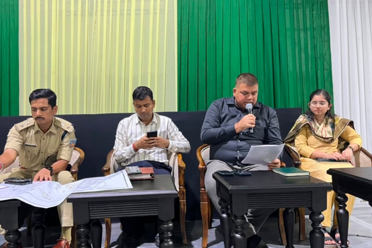 Administration on alert for Tribal Festival 2026; joint briefing of magistrates and police officials held at Morhabadi Ground.