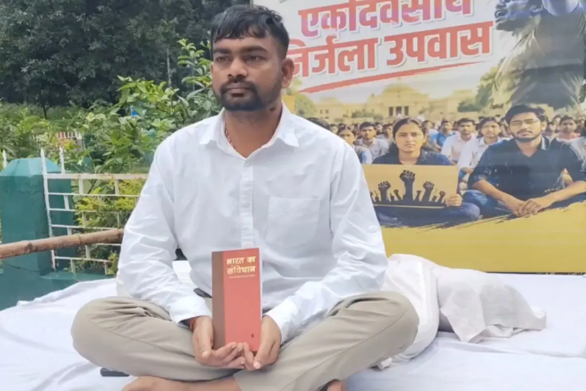 Jairam Mahato supports JPSC-JSSC movement, sits on waterless fast in the old assembly premises