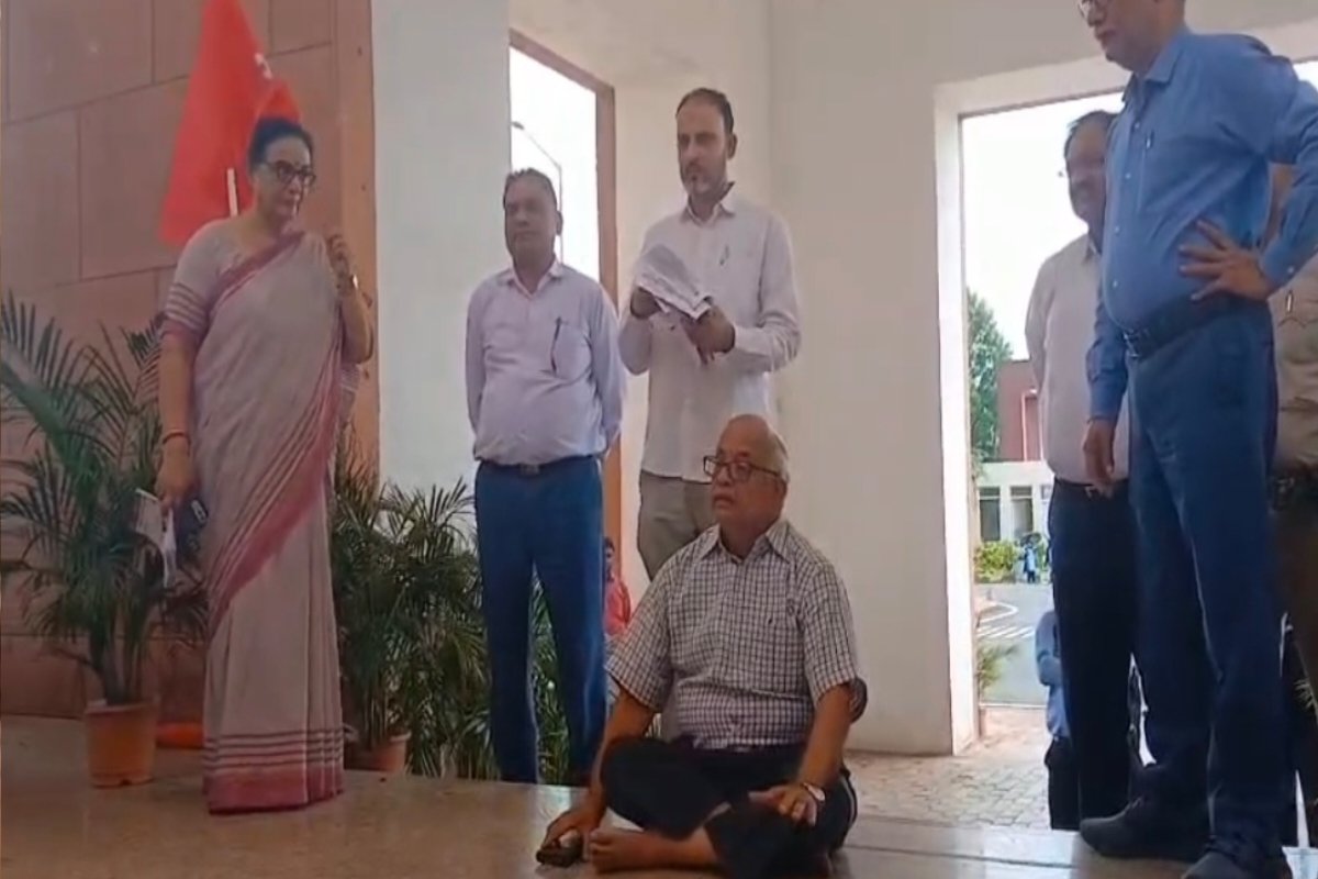 Made the Vice-Chancellor sit on the floor.