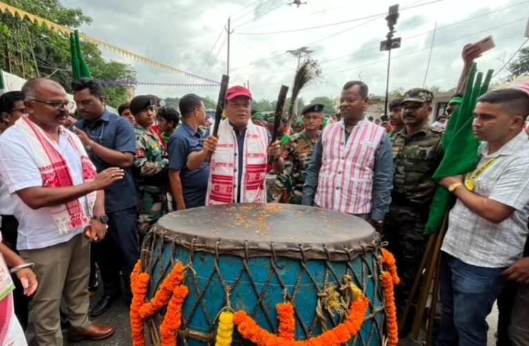 भगवान बिरसा मुंडा की विरासत को समर्पित भव्य जतरा का आगाज, मंत्री चमरा लिंडा ने दिखाई हरी झंडी