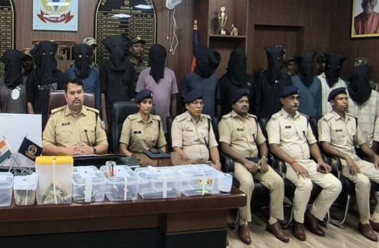 Major crackdown by Gumla Police: 11 criminals from the inter-state ‘Korai Gang’ arrested; weapons and looted jewelry recovered.
