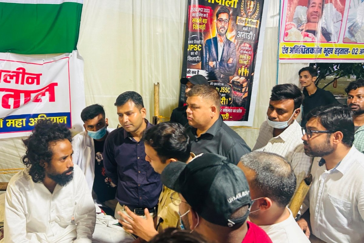 JPSC-JSSC Protest: Preparations complete for the August 10th Legislative Assembly gherao; Devendranath Mahto's fast-unto-death continues into its eighth day.