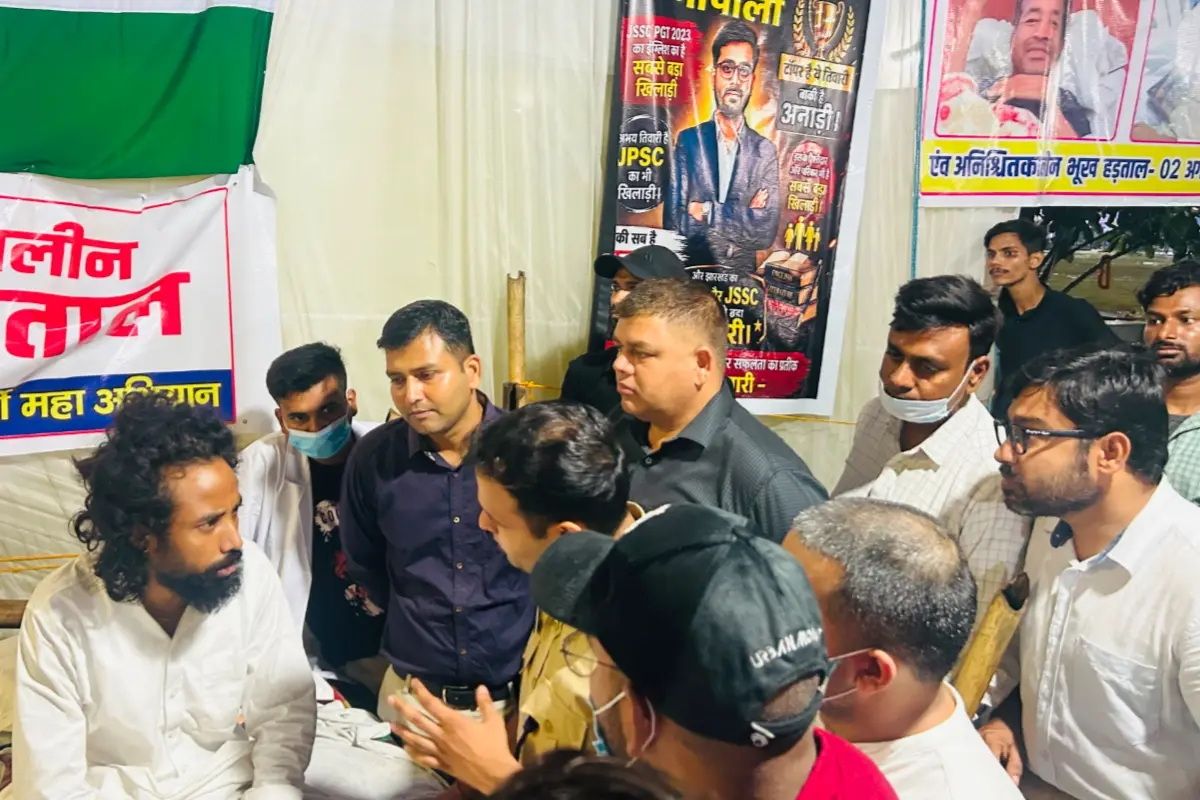 JPSC-JSSC Protest: Preparations complete for the August 10th Legislative Assembly gherao; Devendranath Mahto's fast-unto-death continues into its eighth day.