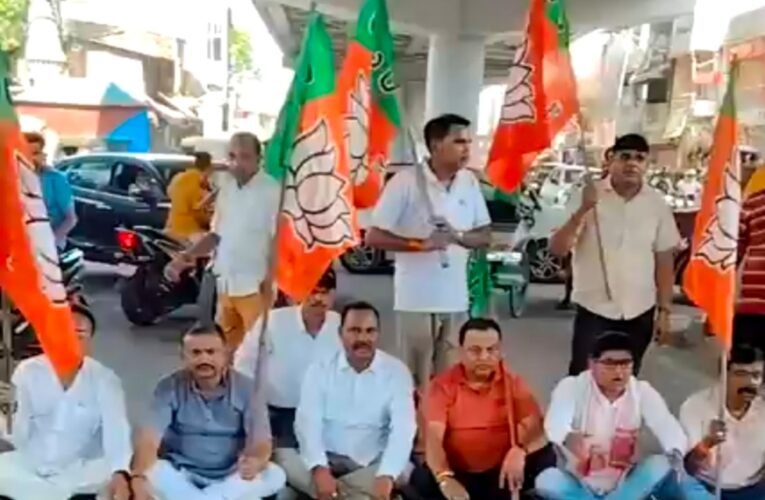 Jharkhand Bandh: Deputy Mayor Neeraj Kumar took to the streets on Ratu Road.