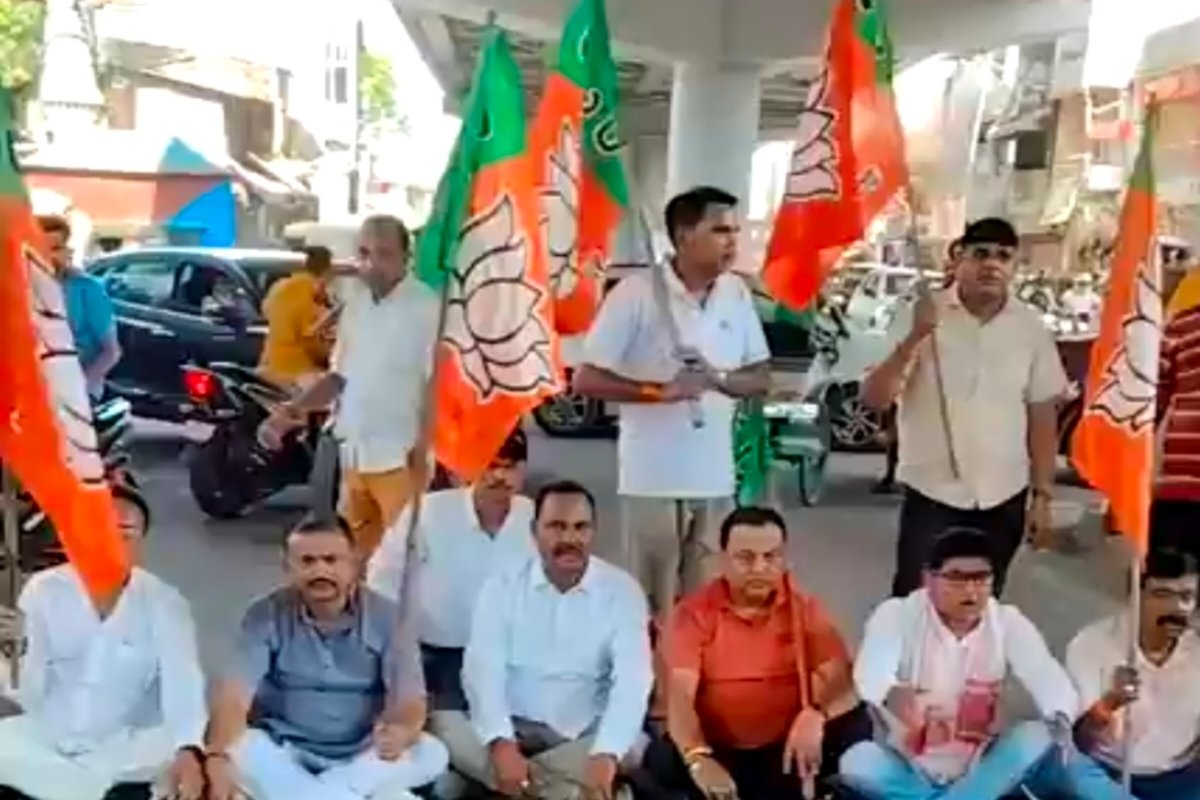 Jharkhand Bandh: Deputy Mayor Neeraj Kumar took to the streets on Ratu Road.