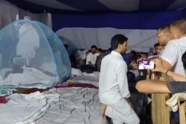 छात्र आंदोलन: देर रात धरना स्थल पहुंचे DC और SSP, अभ्यर्थियों से किया संवाद