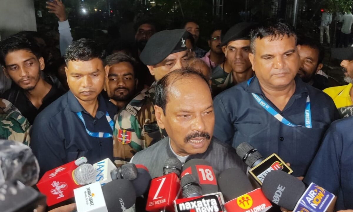 Raghubar Das met with students and stated that if their demands are not met, he will go on a hunger strike in a week.