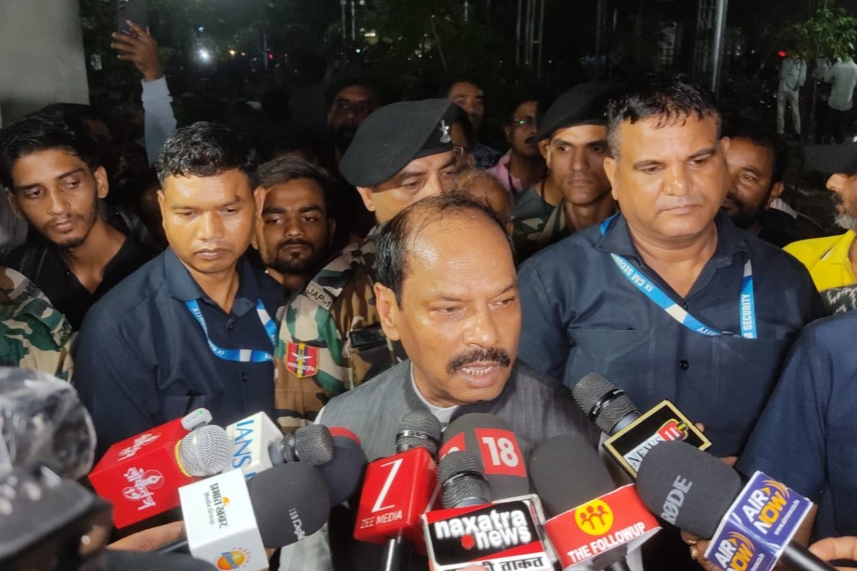 Raghubar Das met with students and stated that if their demands are not met, he will go on a hunger strike in a week.