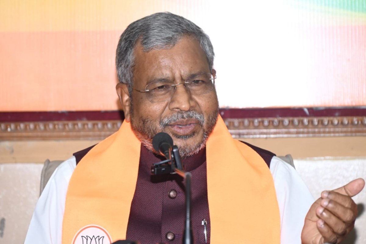 Why is no action being taken against IPS officers, just as it was against IAS officers? Babulal Marandi raises questions.