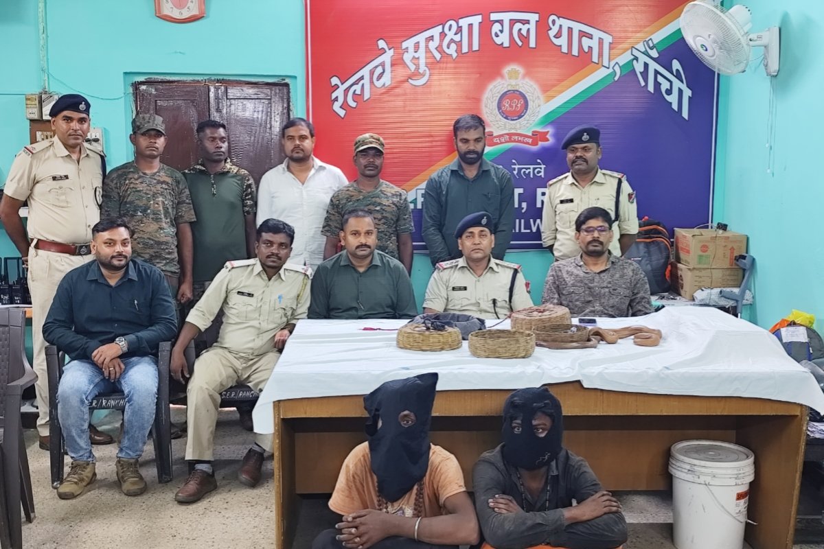 Operation WILEP: RPF detains two individuals with 5 snakes.
