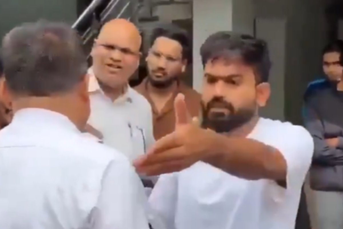 Dispute over telling a police officer to ‘get out’; warning of protest against CJP founder Abhijit Deepke.