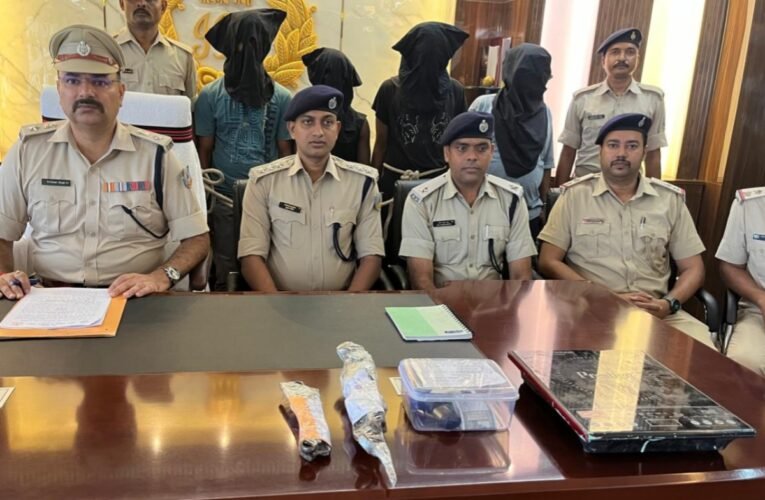 Two theft cases solved in Pakur; four accused arrested.