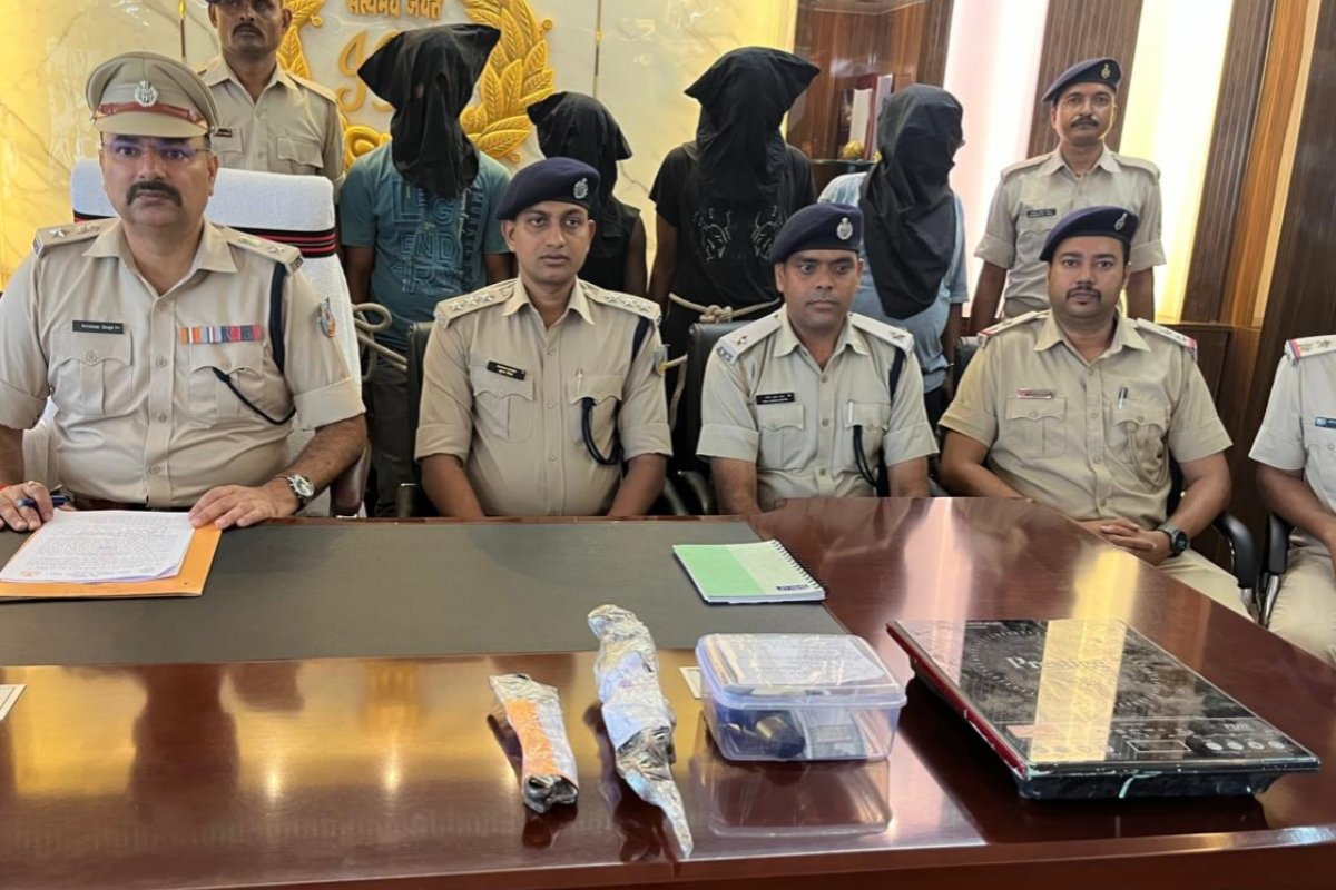 Two theft cases solved in Pakur; four accused arrested.