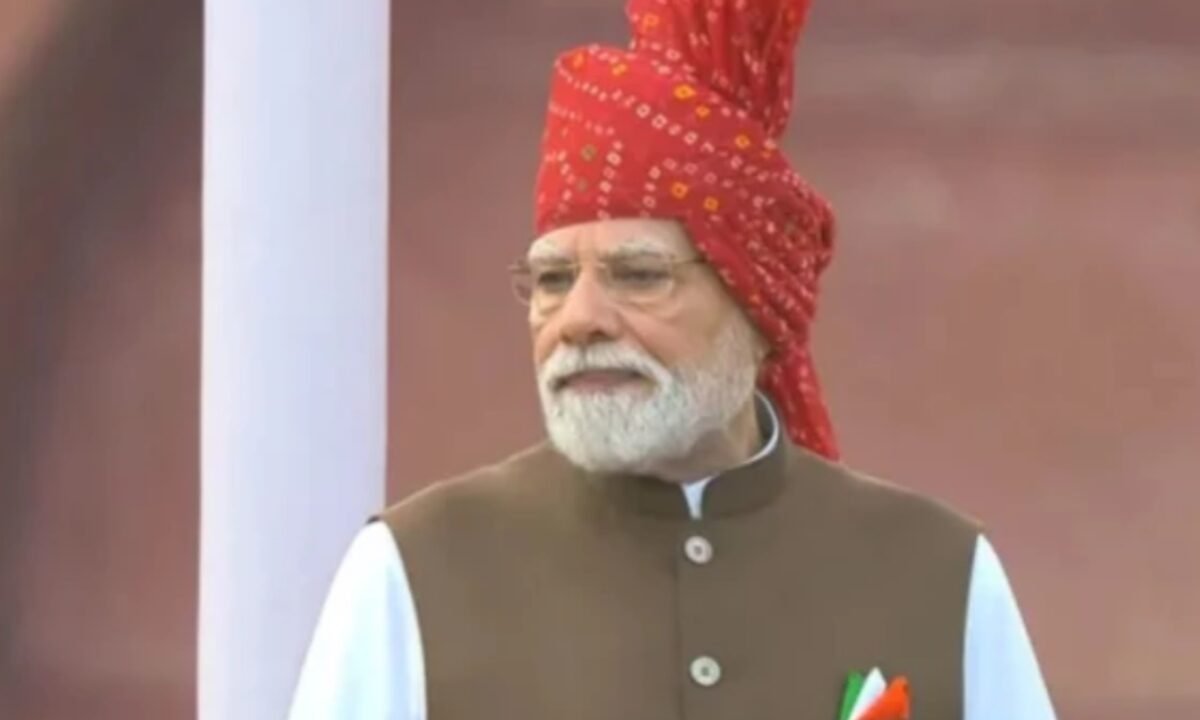 PM Modi's major message from the Red Fort; the nation resonates with the Tricolour; emphasis on self-reliance and manufacturing.