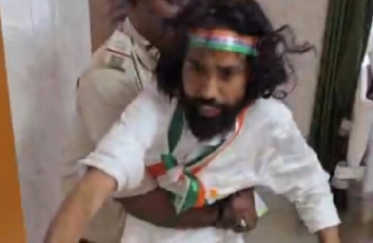 Devendra Nath Mahto stopped from joining the Tiranga Yatra; demands to see a written order.