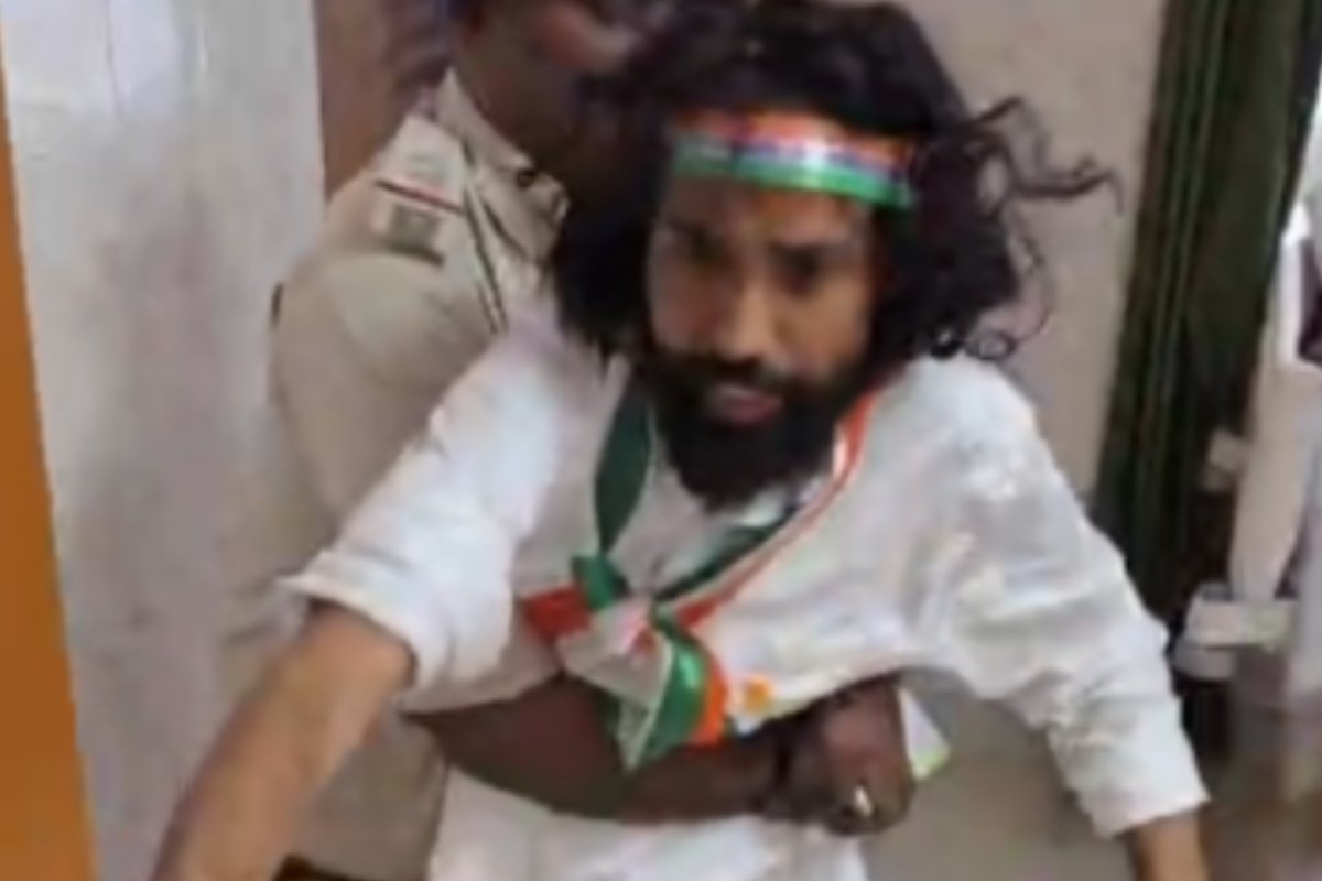 Devendra Nath Mahto stopped from joining the Tiranga Yatra; demands to see a written order.