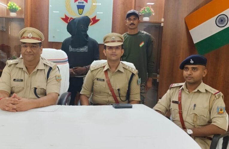 1,050 kg of poppy husk seized in Chatra; one smuggler arrested; the consignment was being transported to Punjab by truck.