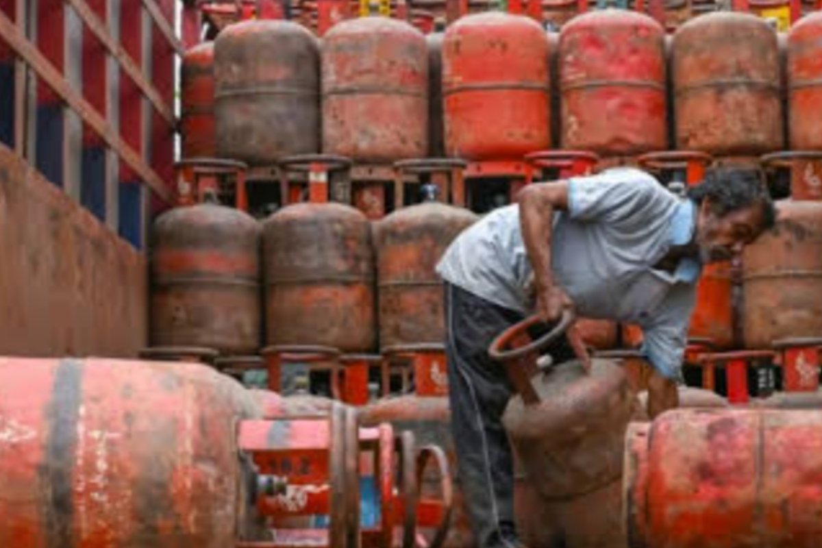 Today is the last deadline for LPG e-KYC! Failure to complete it could lead to issues regarding the subsidy and the availability of cylinders at domestic rates.