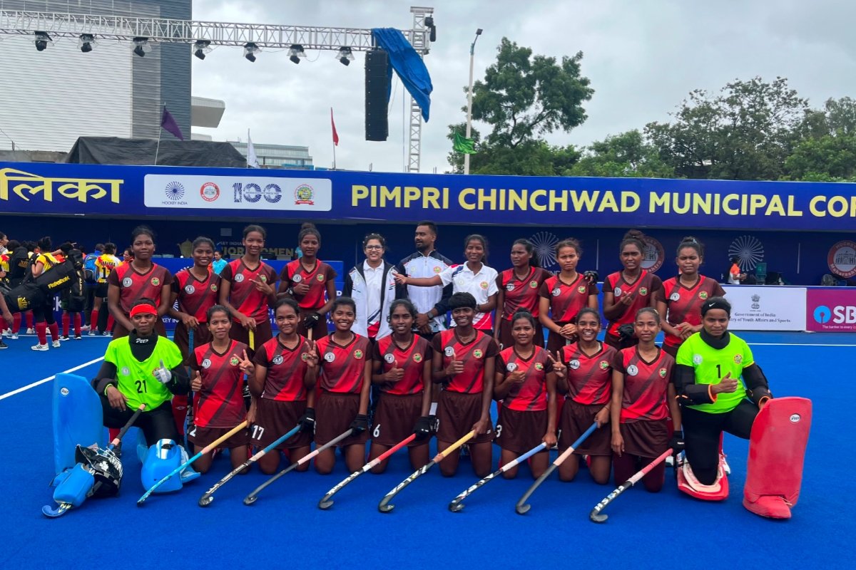 Jharkhand makes a brilliant start in the National Junior Women's Hockey Championship, crushing Chandigarh 6-0.