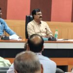 एसआईआर कार्यों में लापरवाही बर्दाश्त नहीं, परिवार के सभी मतदाताओं का नाम एक ही बूथ पर सुनिश्चित करें: के. रवि कुमार Negligence in SIR-related work will not be tolerated; ensure that the names of all voters from the same family are assigned to the same booth: K. Ravi Kumar.
