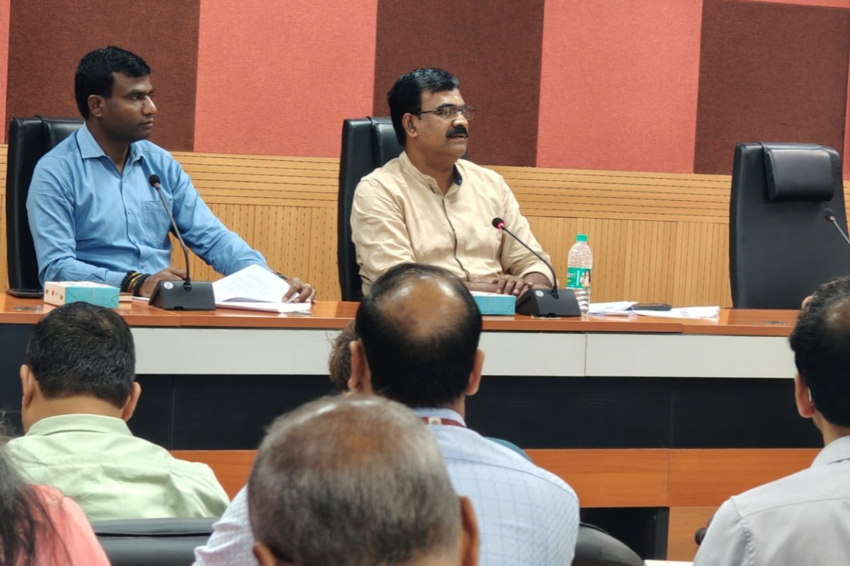 Negligence in SIR-related work will not be tolerated; ensure that the names of all voters from the same family are assigned to the same booth: K. Ravi Kumar.