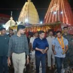 तीसरी सोमवारी से पहले देवघर में उमड़ी श्रद्धालुओं की भीड़, प्रशासन अलर्ट, DC-SP ने लिया व्यवस्थाओं का जायजा Crowd of devotees surges in Deoghar ahead of the third Monday; administration on alert; DC and SP review arrangements.