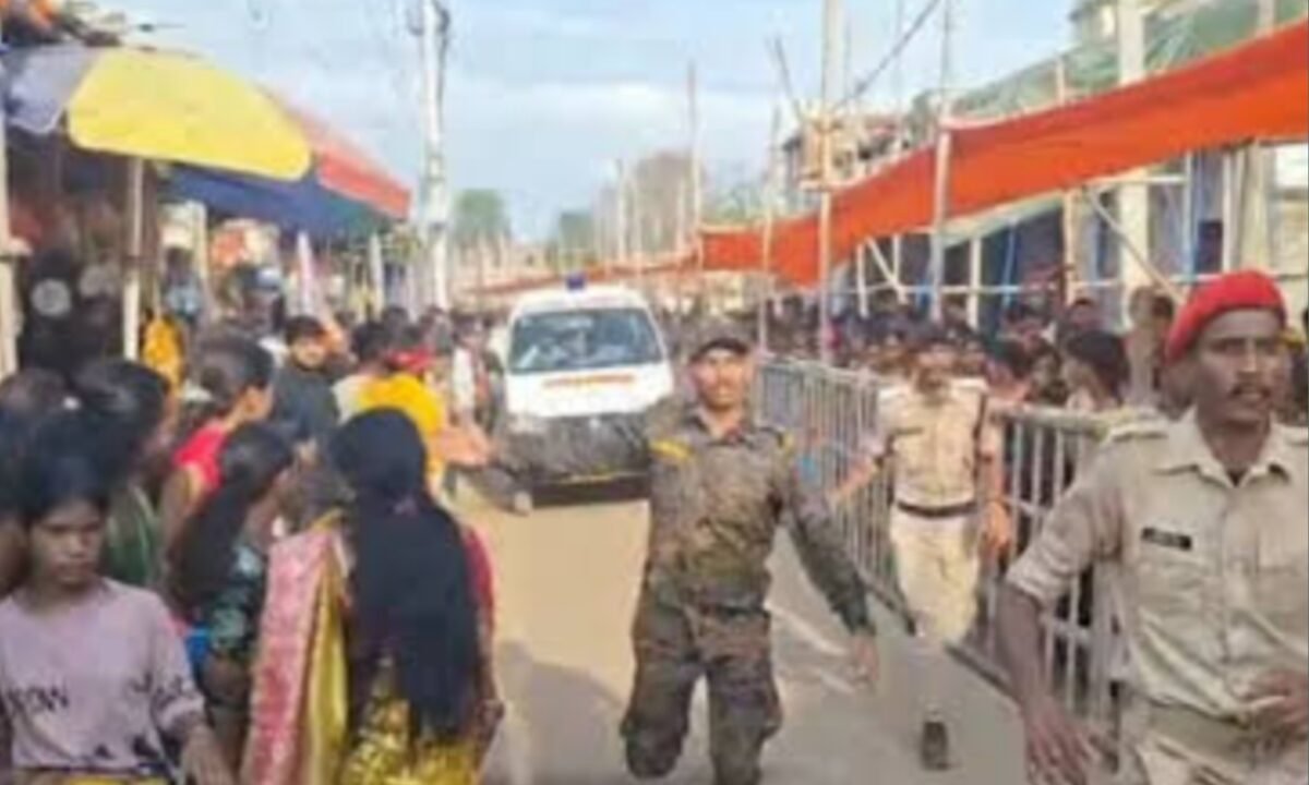 Major tragedy at Ashokdham Temple: Seven devotees killed, over 12 injured after an electric wire fell.