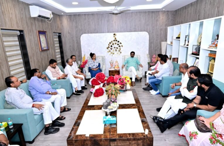 हेमंत सोरेन से कांग्रेस नेताओं की मुलाकात, TDPL परीक्षाएं रद्द करने के फैसले पर जताया आभार