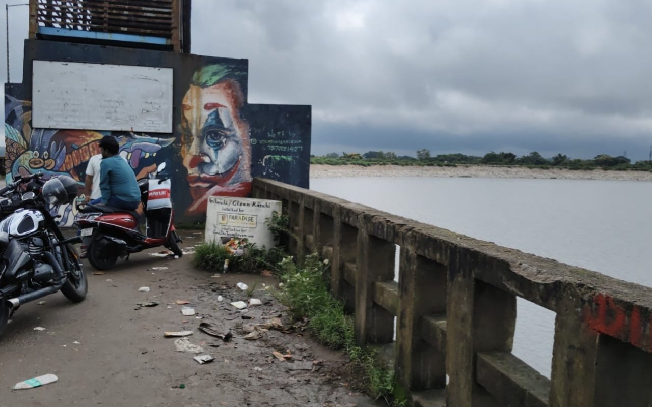 Legislative Assembly employee feared drowned in Dhurva Dam; vehicle, slippers, and raincoat found on the bank.