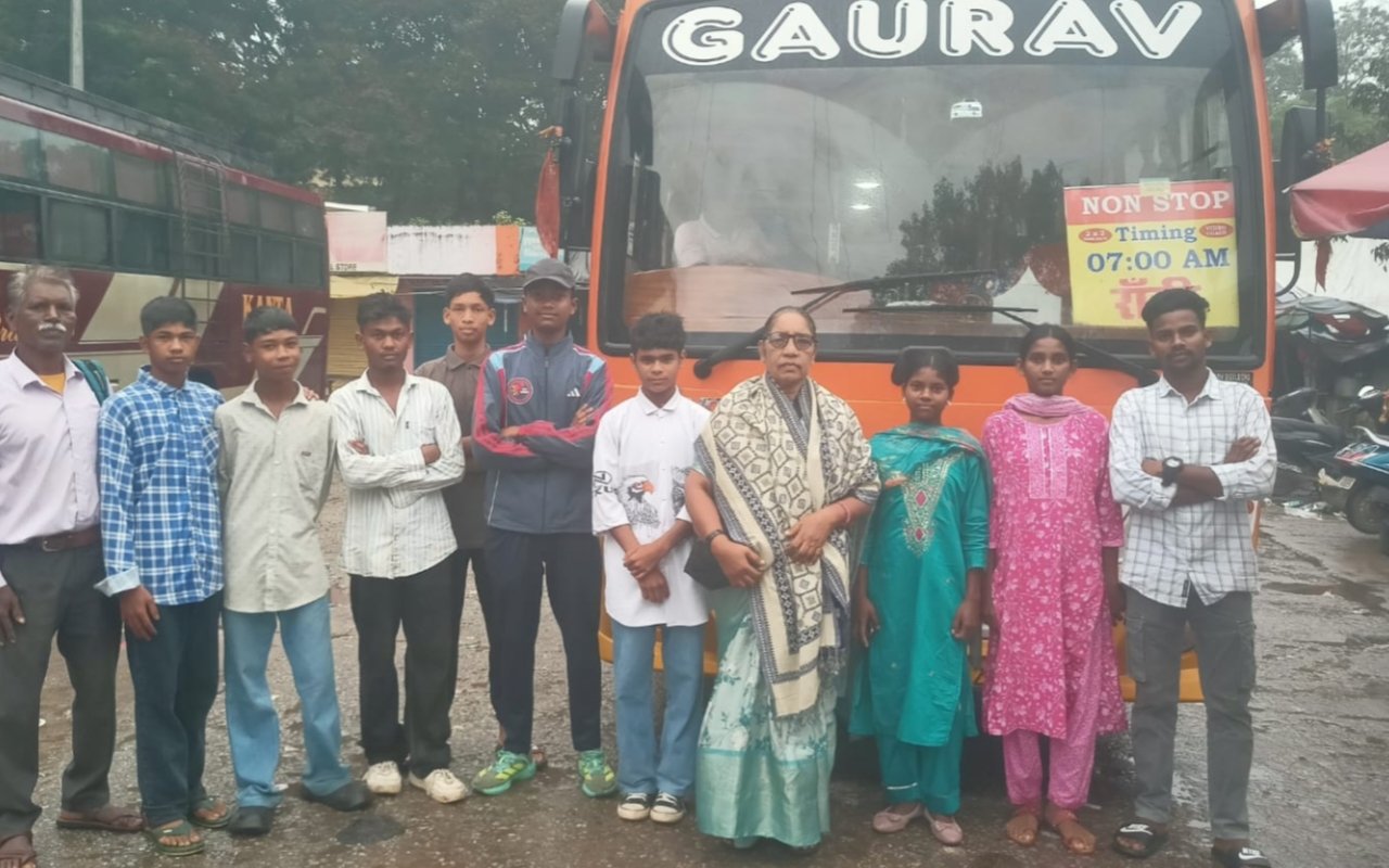 Nine athletes from Simdega to participate in the State Sub-Junior Athletics Championship; team leaves for Dhanbad.