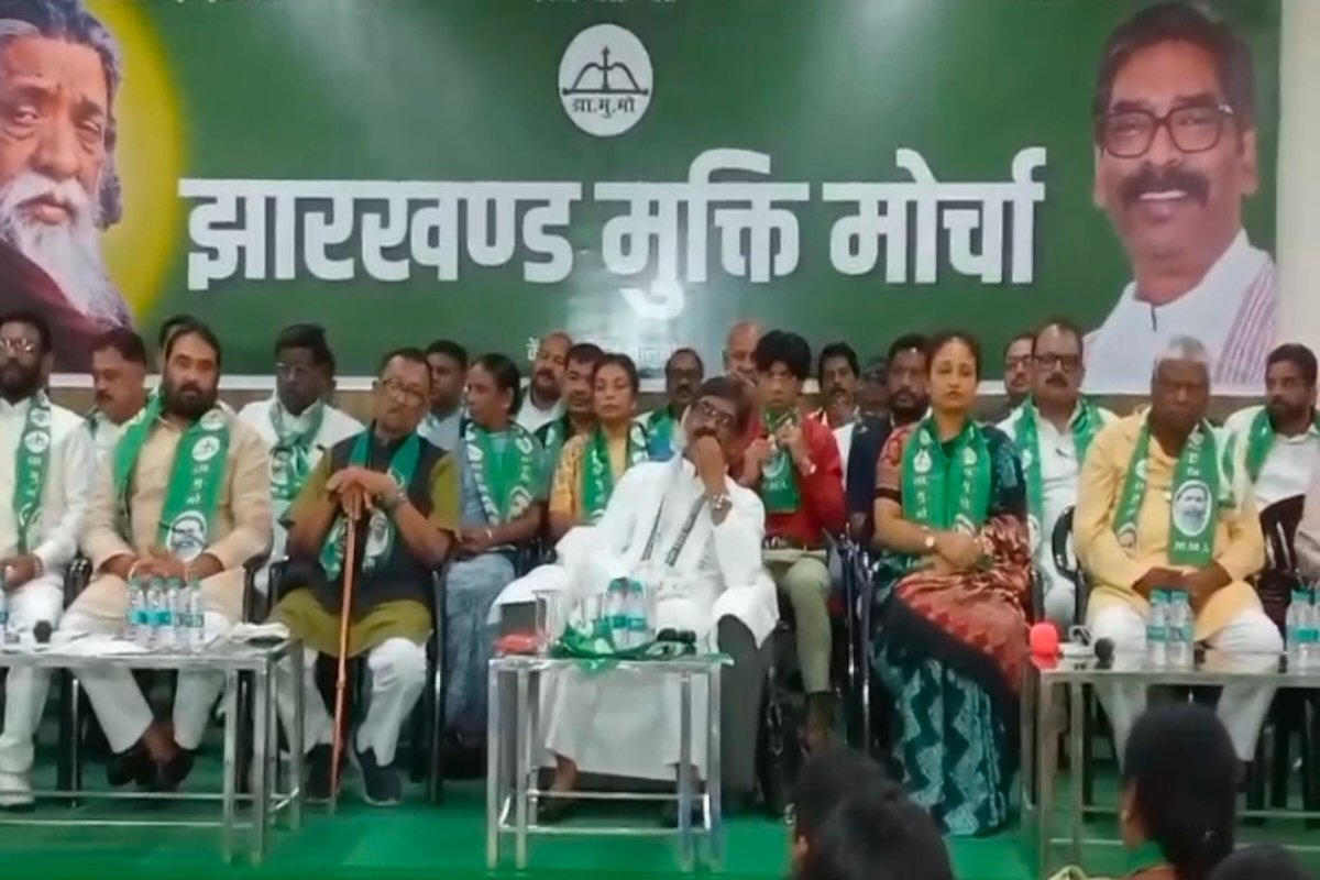 A crucial meeting chaired by CM Hemant Soren has begun.