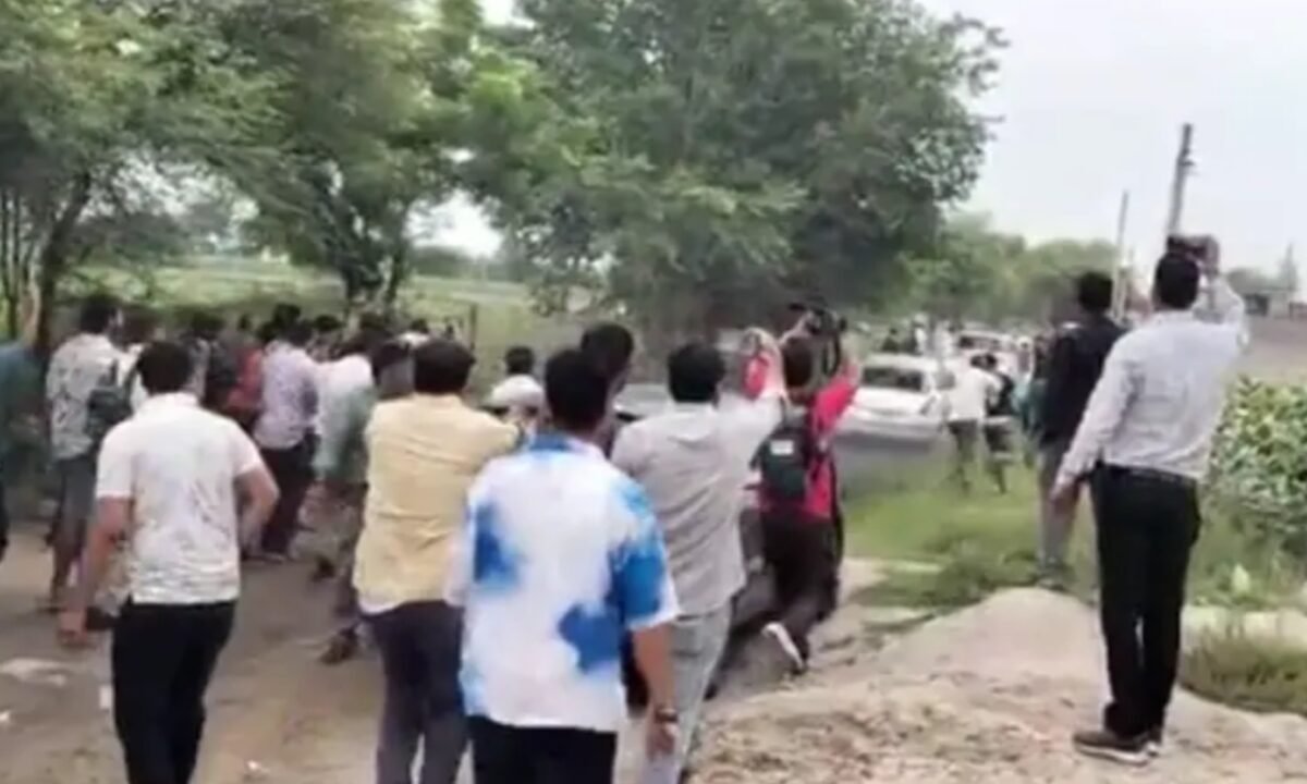 CJP leaders face opposition in Bagru village; villagers chased away Ashutosh Ranka, who had arrived to inspect a school.