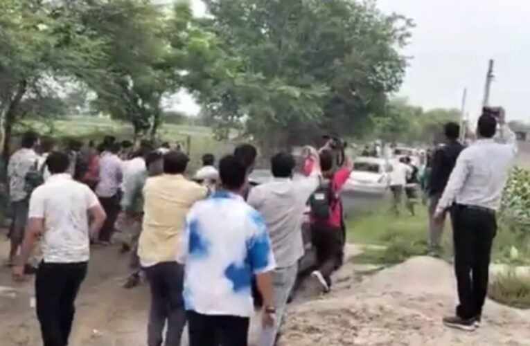 बगरू गांव में CJP नेताओं का विरोध, स्कूल निरीक्षण करने पहुंचे आशुतोष रांका को ग्रामीणों ने खदेड़ा