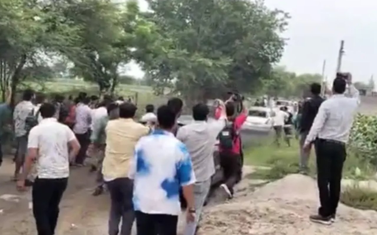 CJP leaders face opposition in Bagru village; villagers chased away Ashutosh Ranka, who had arrived to inspect a school.