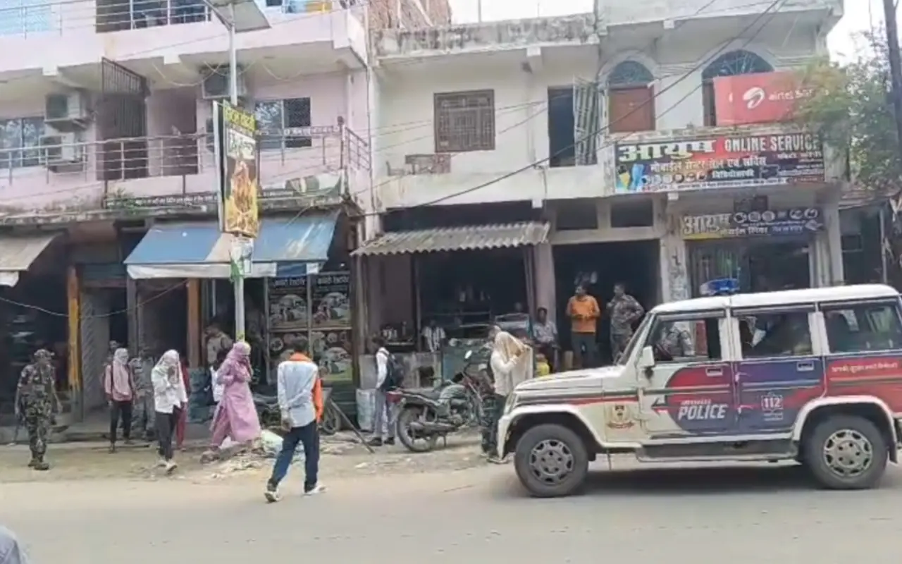 Sex racket busted in Chatra; 12 arrested, including five young women.