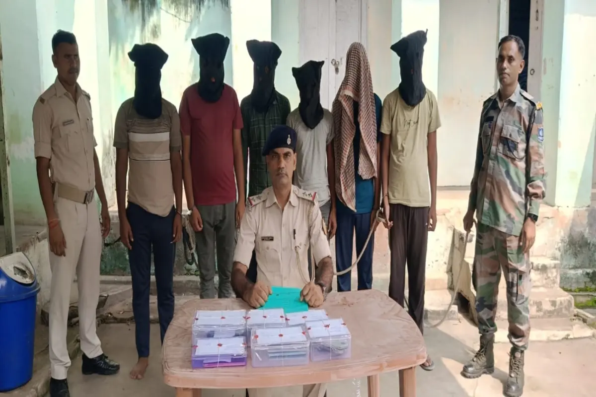 Six arrested for cyber fraud by posing as customer care representatives.